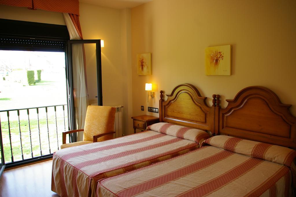 Hotel Cristina Norena Exterior photo